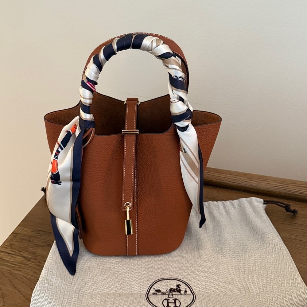Elegant Tan Leather Tote Bag